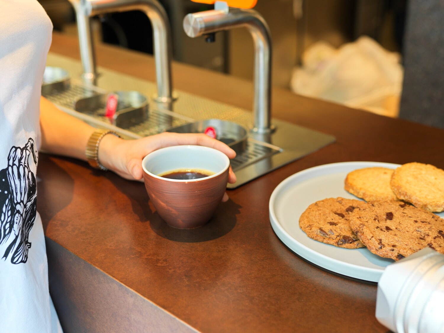 シドニー発コーヒー店「シングル オー」新カフェが日本橋浜町に、世界初“蛇口”からブラックコーヒー｜写真15