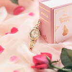 ディズニー『眠れる森の美女』限定腕時計がウィッカから、“オーロラ姫のドレス”着想ピンクの文字板 - ファッションプレス