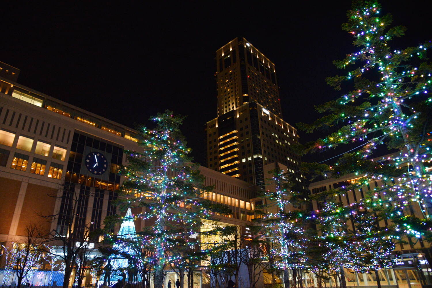 さっぽろホワイトイルミネーション 札幌市内を光で包み込む冬イベント クリスマスツリー オブジェなど ファッションプレス