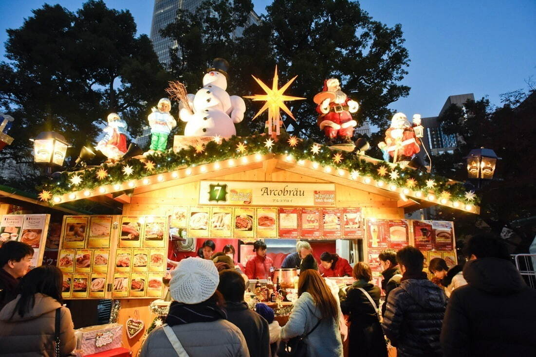 おしゃれなクリスマスインテリア特集、玄関＆部屋に飾りたい北欧雑貨や