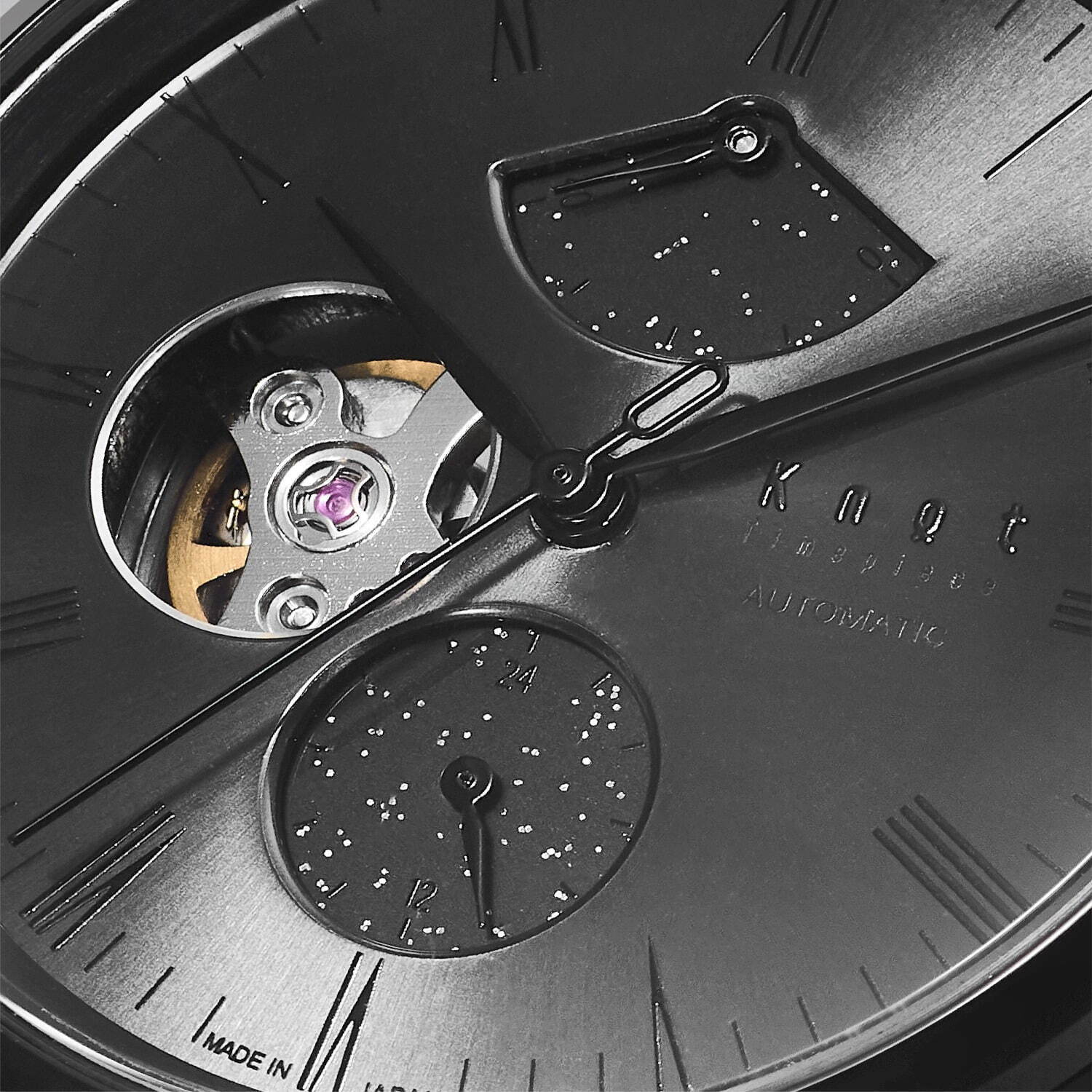 Knot“夜空”イメージの腕時計、満月のようなオープンハート＆星空のインダイヤルを文字盤に - ファッションプレス