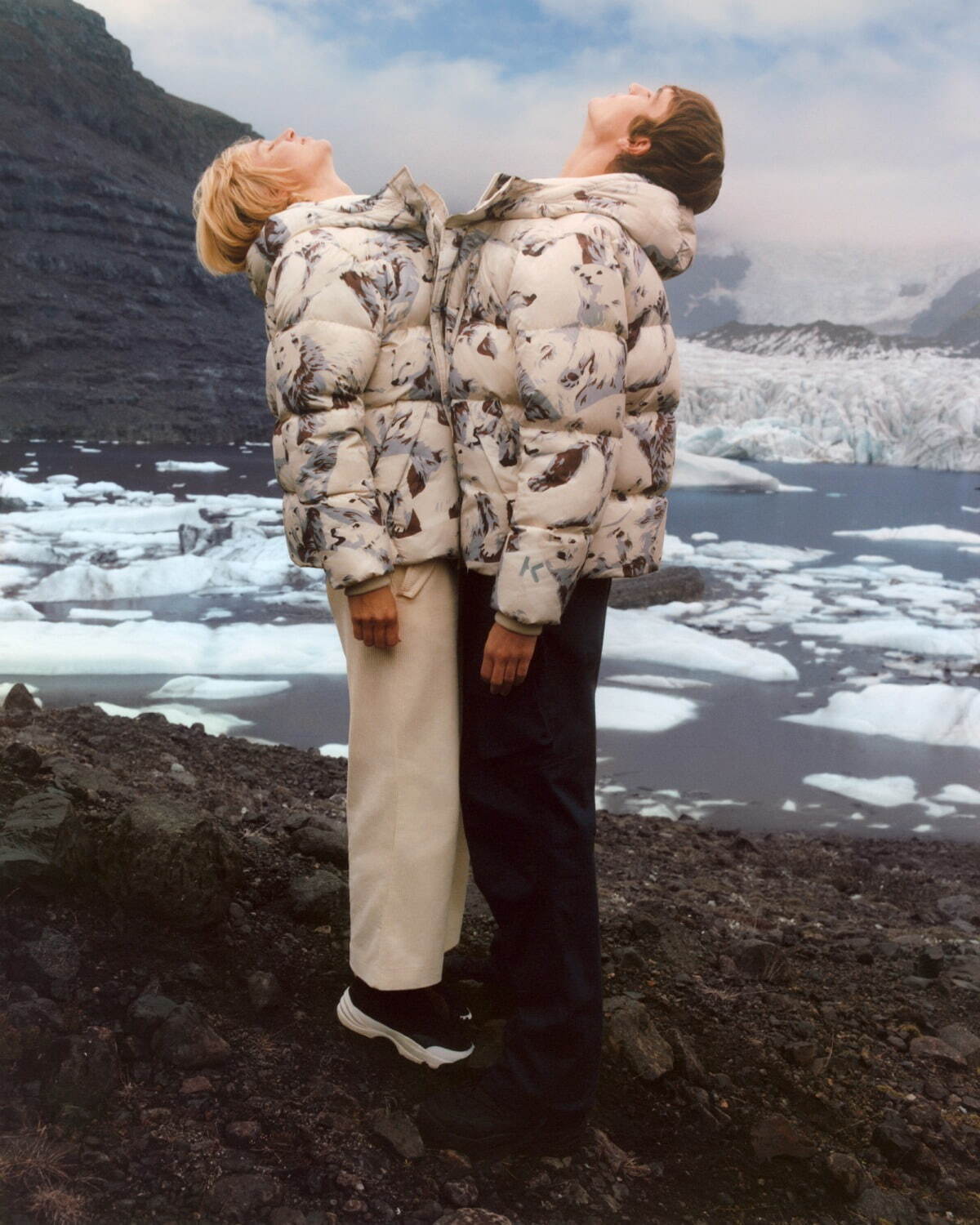 ケンゾー「シロクマ」ダウンジャケットやニットウェア、“北極の情景 