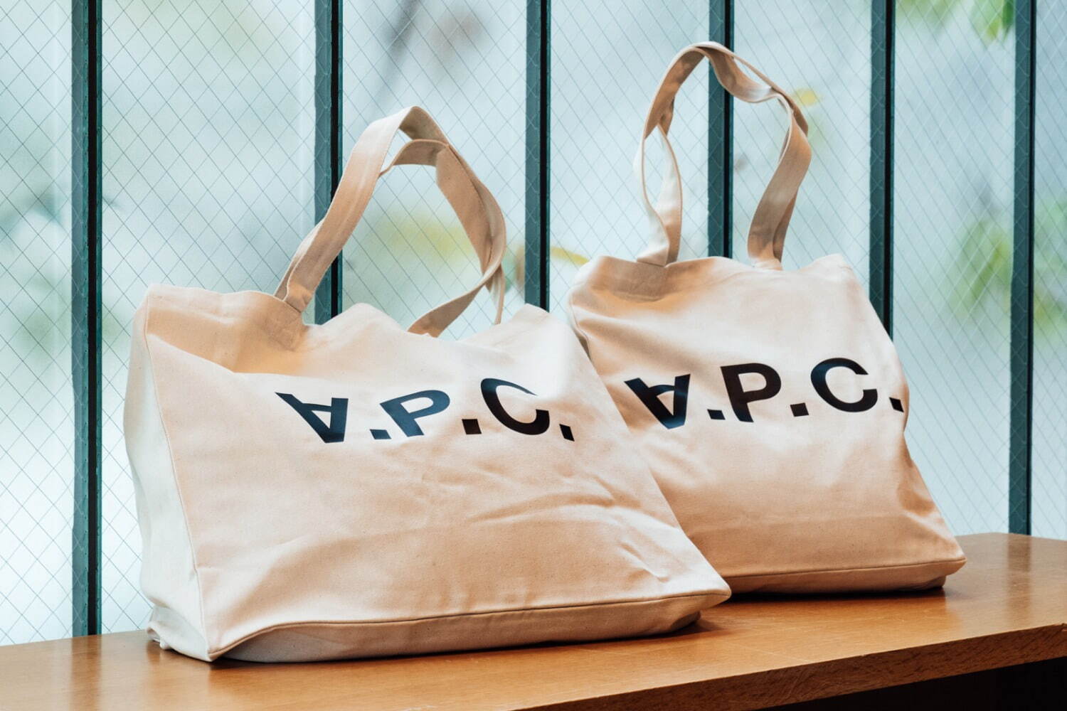 A.P.C.クリスマスプレゼント特集、男女ペアで楽しむカップルギフト＆“本命に贈る”革小物やバッグ｜写真14