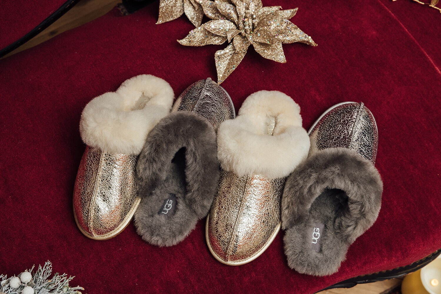 UGGのクリスマスシューズ、カラフル"もこもこ"サンダル＆煌めくゴールドブーツに冬小物も｜写真48