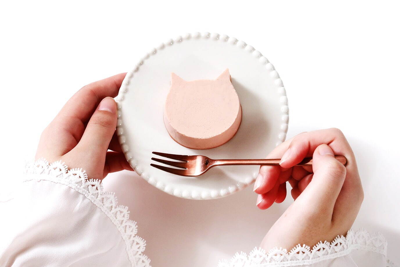 ねこねこチーズケーキから“いちご”の「にゃんチー」ピンクのねこ型チーズケーキ｜写真2