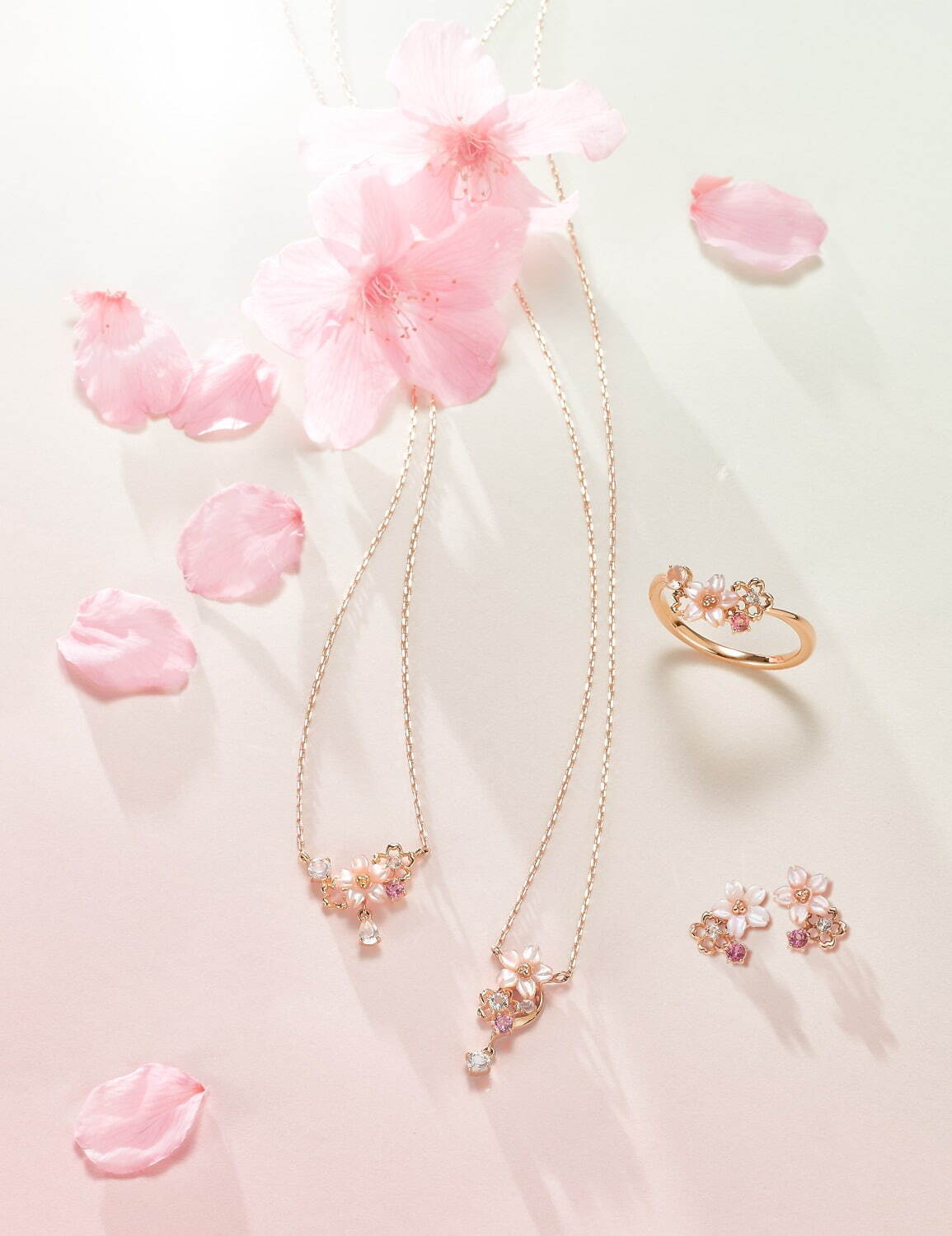 サマンサティアラの桜ジュエリー22 煌めくローズクォーツの 花びら ネックレス リング ファッションプレス