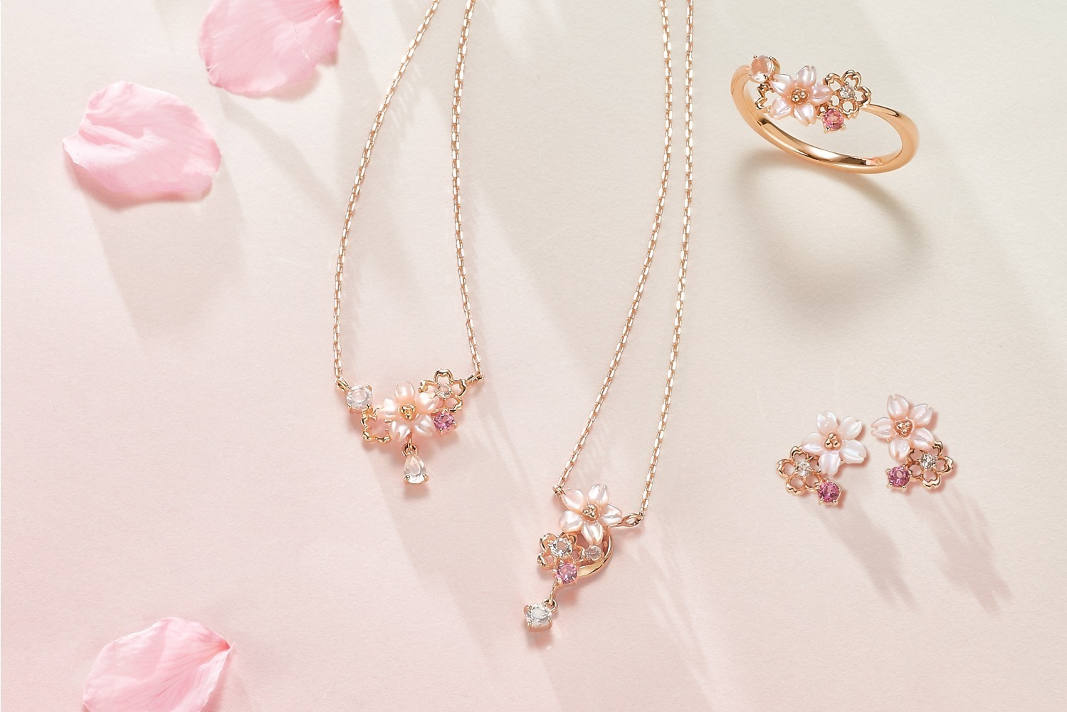 サマンサティアラ　散りばめられた宝石たち可愛い花咲くハート　ネックレスネックレス