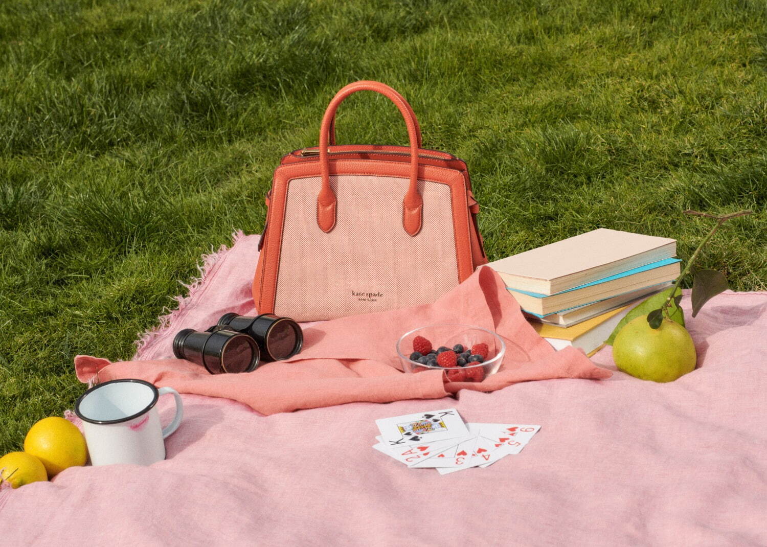 ケイト・スペード22年春の新作バッグ、花や蝶のバスケットバッグ＆テニスボールバッグなど｜写真2