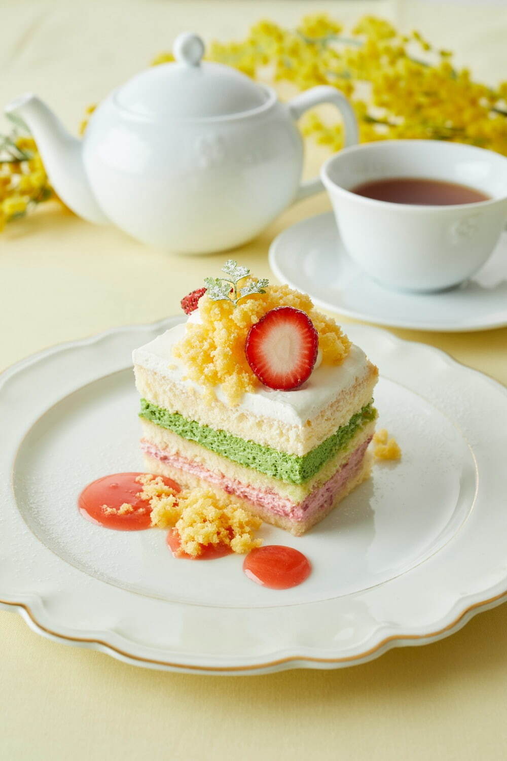 「ピスタチオとベリーのミモザショートケーキ」820円