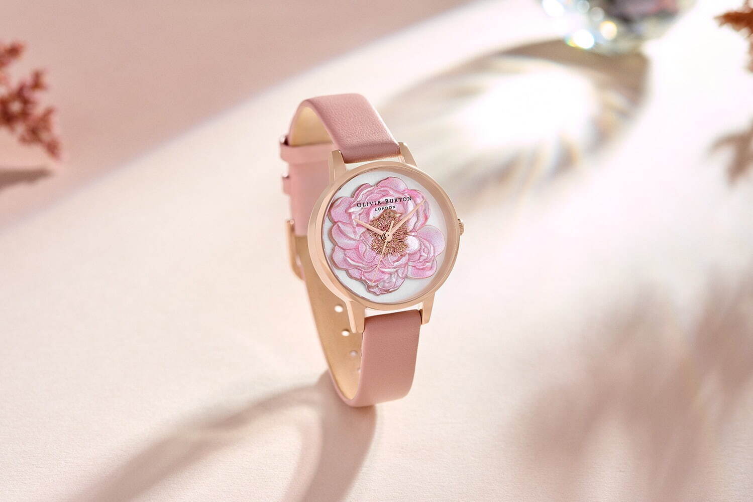 オリビア・バートンの新作腕時計、蝶々きらめく「スパークルバタフライ 