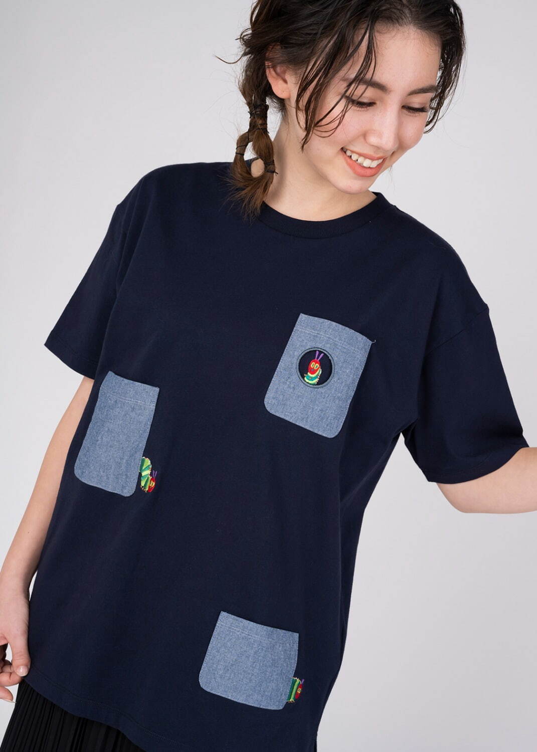 グラニフ×エリック・カール「はらぺこあおむし」刺繍Tシャツ&“穴