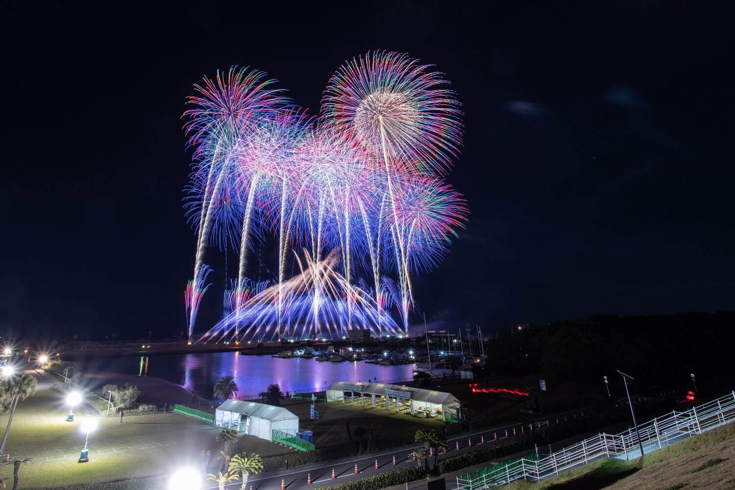 音楽とシンクロした花火大会「北九州芸術花火2022」福岡・小倉で - “アニソン×花火”のコラボ｜写真8