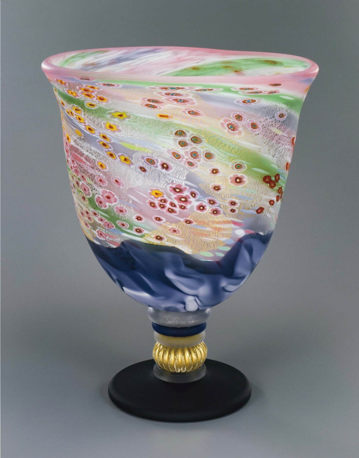 桃李美術品ガラス作家もの石井康治の凛とした中にも華やかさをひめたブルーが映える一品です