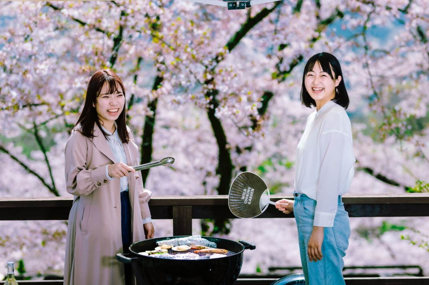 2,500本の桜が咲き誇るお花見イベント「さがみ湖桜まつり」"夜桜×光"の幻想的な競演も｜写真8