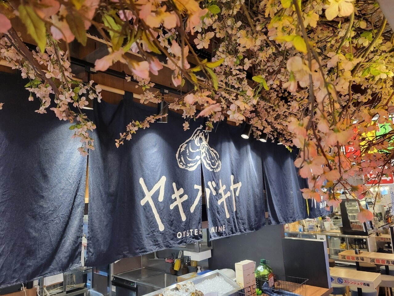 新宿・代々木の「ほぼ新宿のれん街」別館、日本初“倉庫丸ごと横丁”がオープン - 馬肉酒場や寿司居酒屋｜写真2