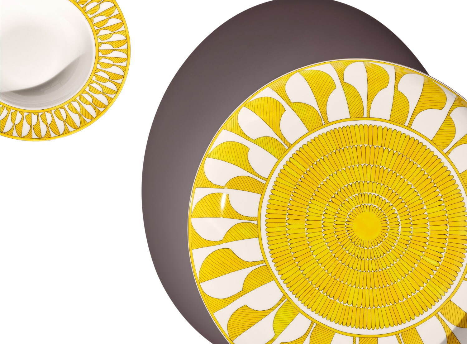 エルメス“太陽”に着想を得た新作テーブルウェア「ソレイユ ドゥ