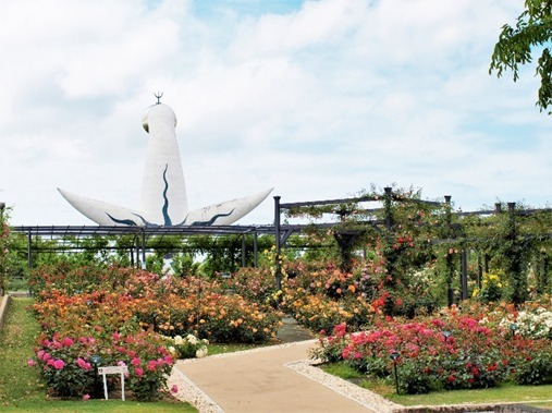 大阪「万博記念公園 ローズフェスタ」約250品種2400株のバラが咲くイベント、薔薇のアーチも｜写真3