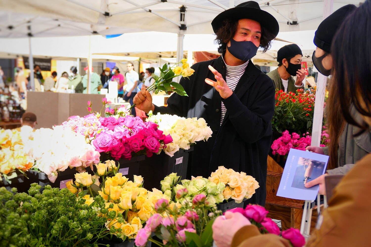 薔薇イベント「ローズ フェスティバル」青山ファーマーズマーケットで、プロによる花器の提案も｜写真5