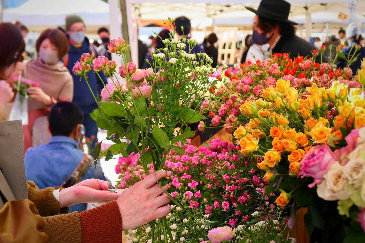 薔薇イベント「ローズ フェスティバル」青山ファーマーズマーケットで、プロによる花器の提案も｜写真21