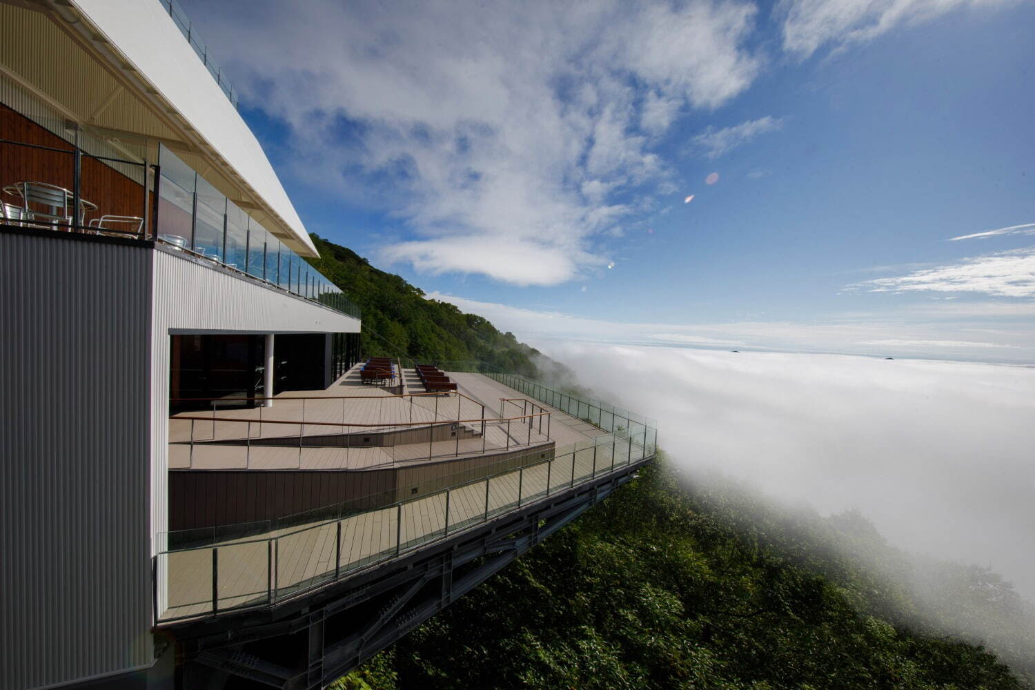 星野リゾート トマム 雲海テラス が営業開始 雲海が作る絶景を多彩な展望スポットから鑑賞 ファッションプレス