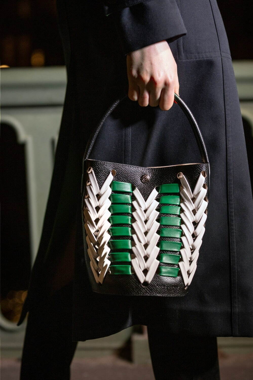 ロンシャンの新作バッグ「エピュレ」“パリのビストロチェア”着想の