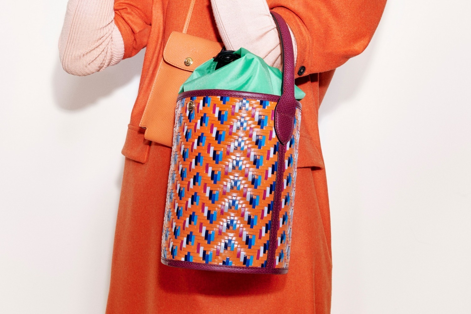 ロンシャンの新作バッグ「エピュレ」“パリのビストロチェア”着想の