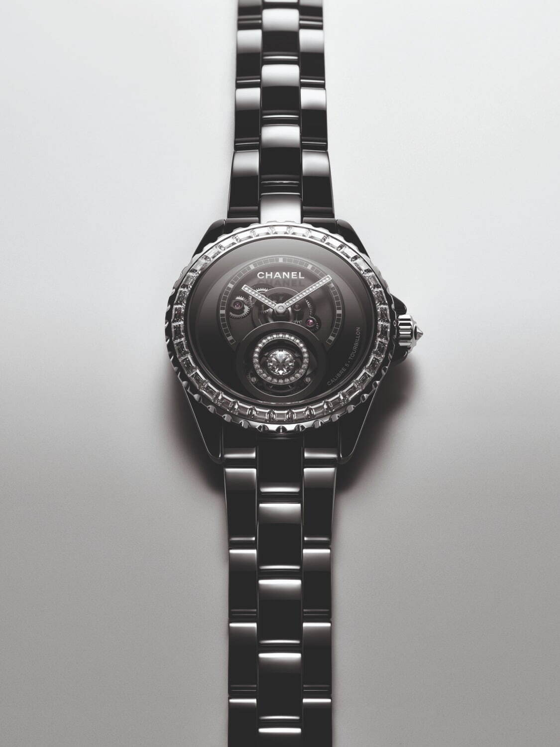 人気ショップ CHANEL - シャネル J12 ダイヤモンドベゼル 腕時計