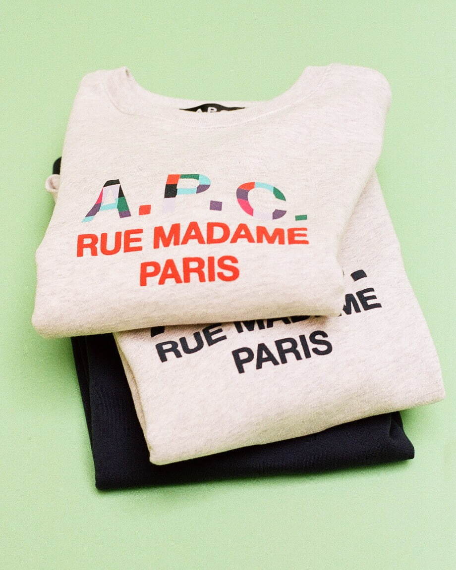 A.P.C.のキッズウェア新作“ルービックキューブ風”カラフルロゴのTシャツ＆スウェット｜写真1