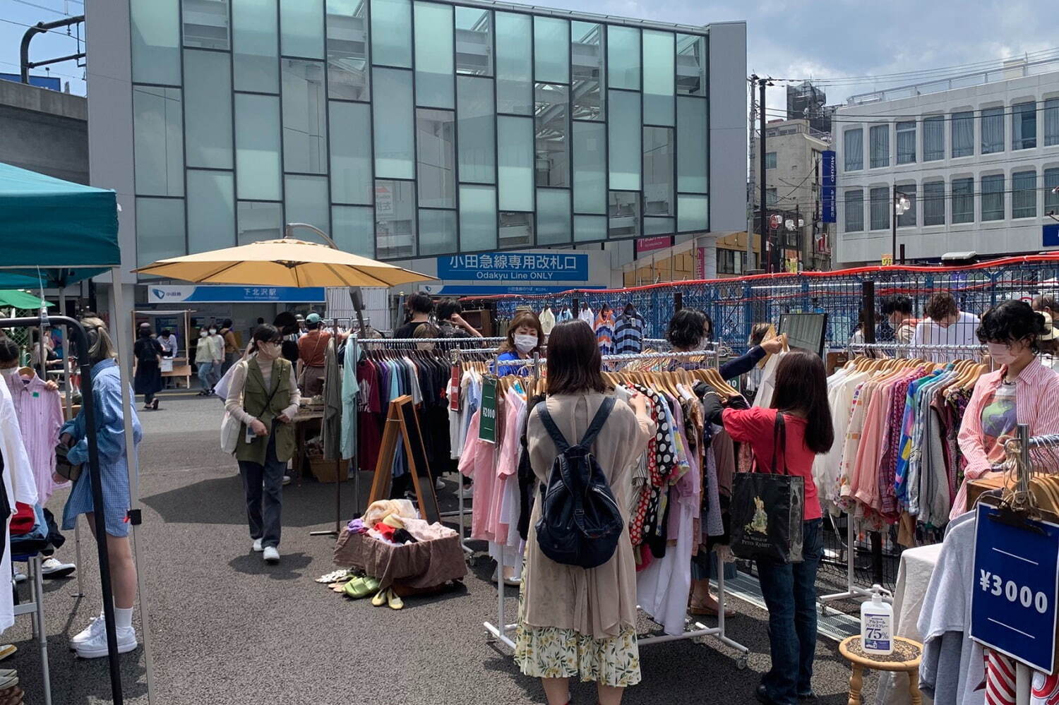 下北沢古着マーケット＋(プラス)」下北沢駅前に古着屋が集結、毎週新