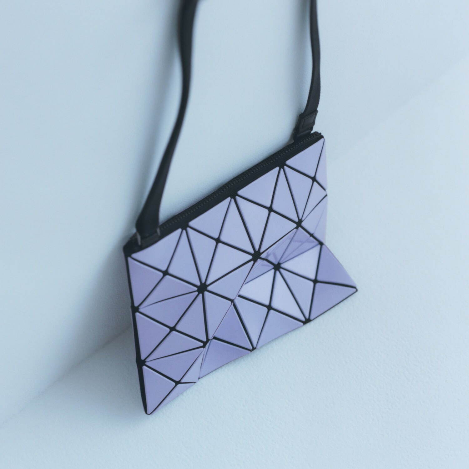 BAO BAO ISSEY MIYAKE“ダブルカラー”のバッグやカードケースなど｜写真14