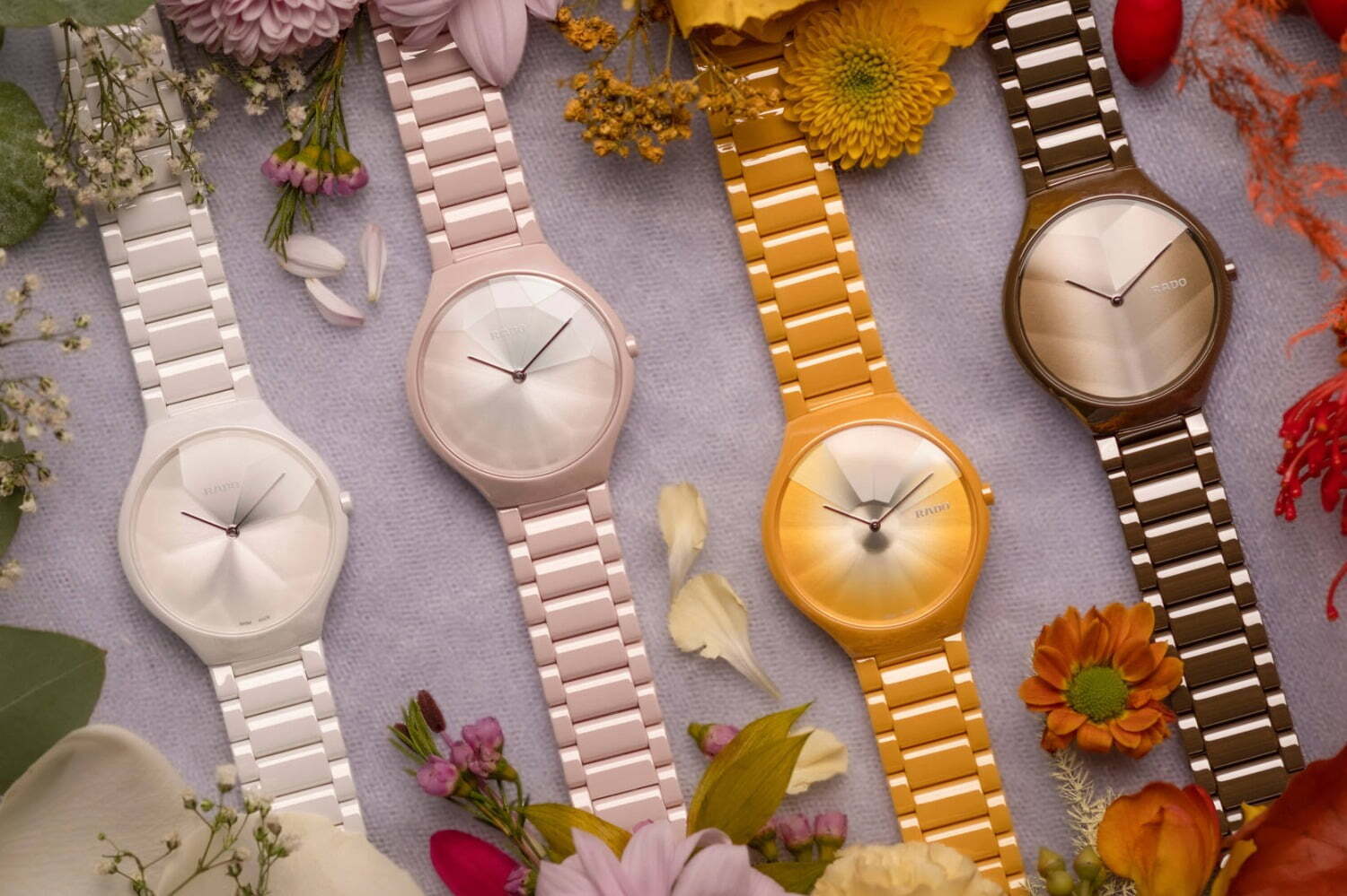 ラドー“四季を纏う”新作腕時計、ローズピンク×花びらクリスタルの春