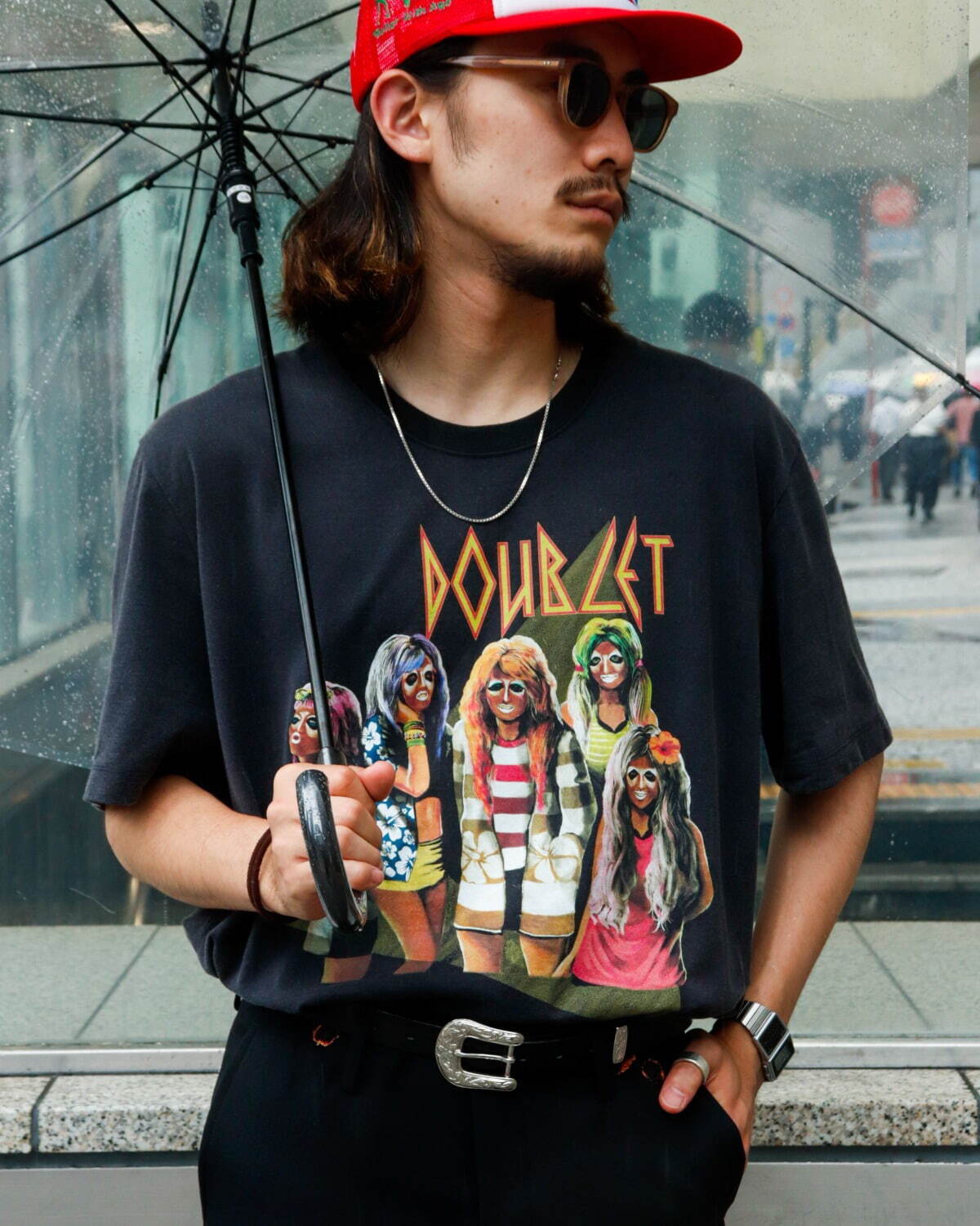 ダブレット×ウィズムのコラボTシャツ、ロックバンド風“渋谷のギャル”をプリント｜写真9