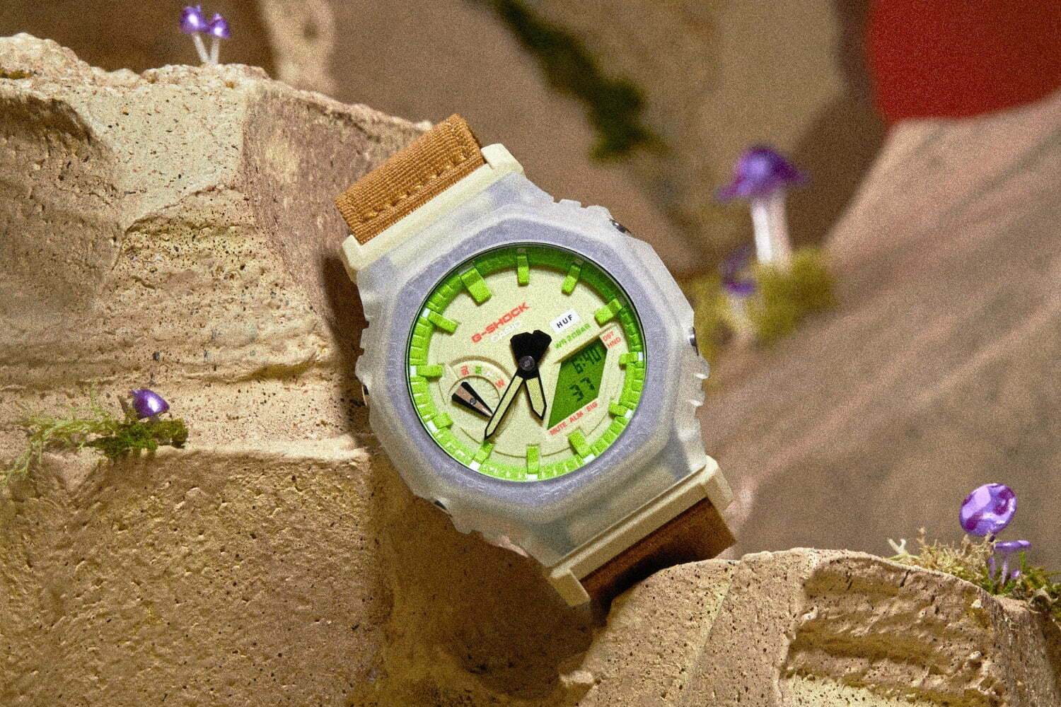 ハフ×G-SHOCKのコラボ腕時計、グリーンを配した文字盤にスケルトン ...