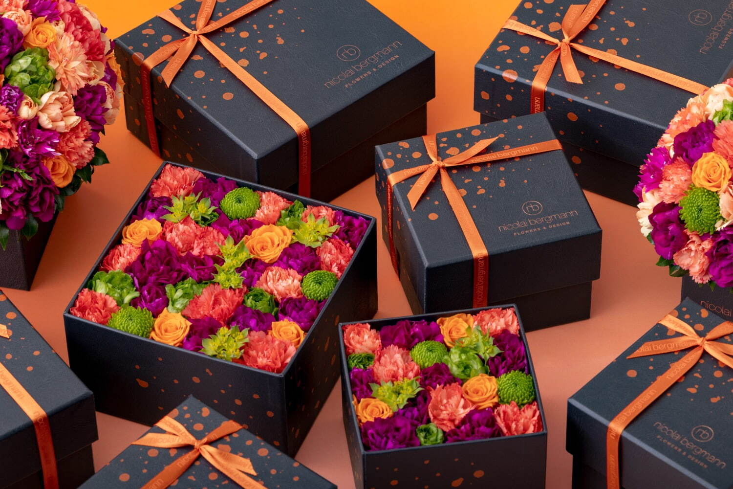 ニコライ バーグマンの秋限定フラワーボックス、鮮やかオレンジ×紫の ...