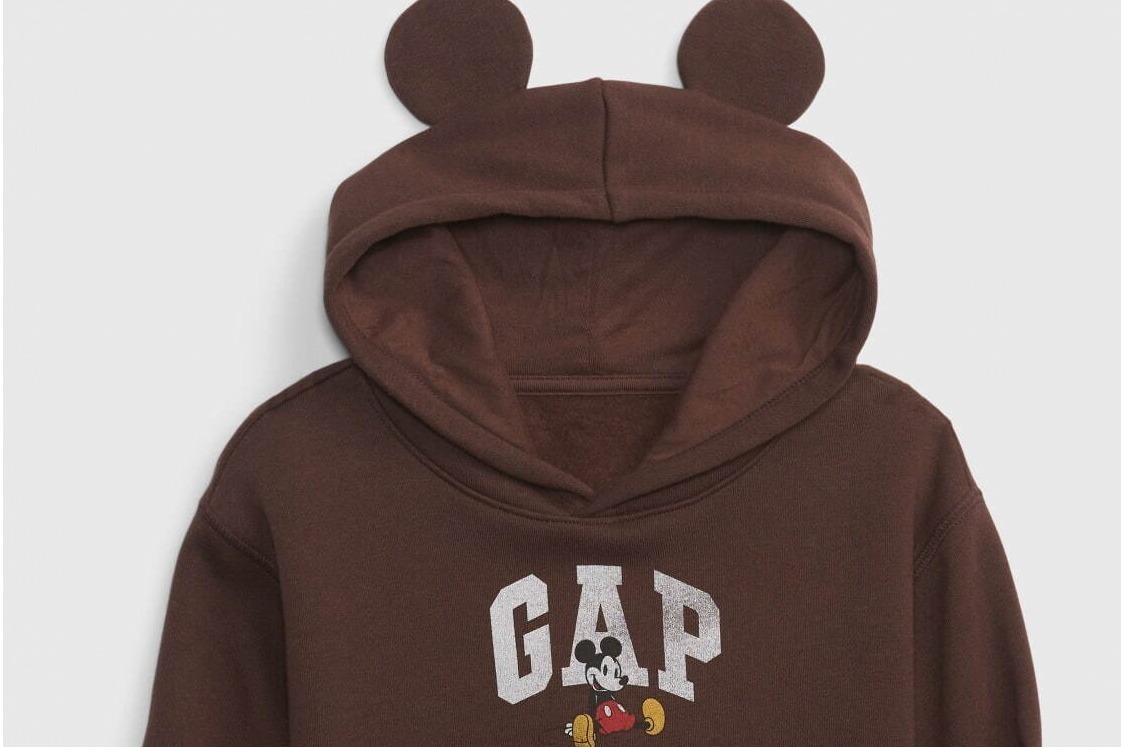 GAP「ミッキー＆ミニー」ブラウンカラーのフーディー、“耳付き