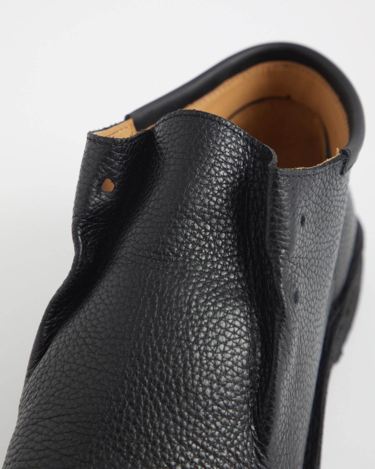 パドモア＆バーンズのユナイテッドアローズ別注ブーツ、一枚革で仕上げた“包み込まれるような”履き心地｜写真7