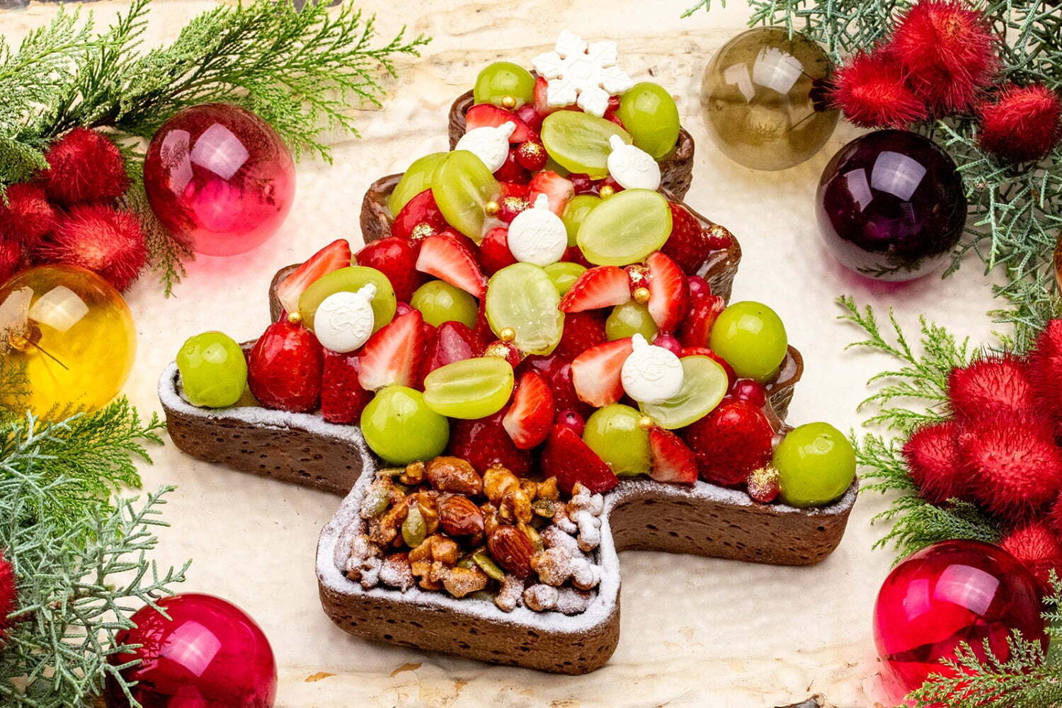 キル フェ ボン22年クリスマスケーキ、“苺＆シャインマスカット