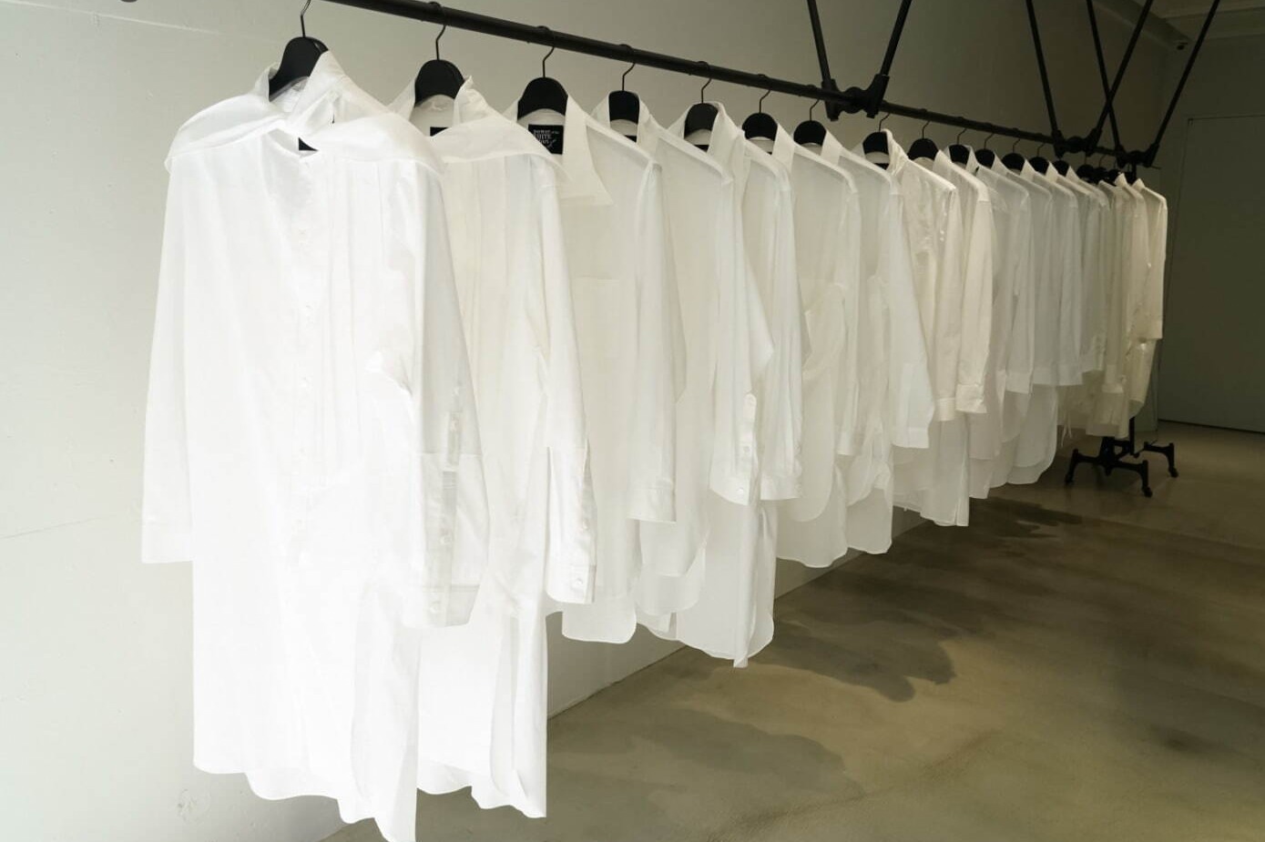 ヨウジヤマモト“白シャツ”の新ブランド「パワー オブ ザ ホワイト