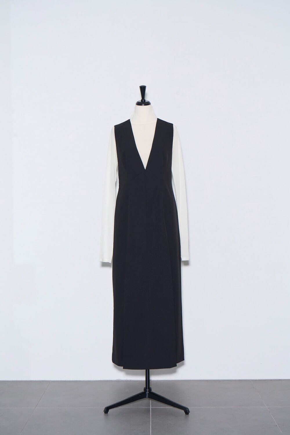 V neck Dress 49,500円