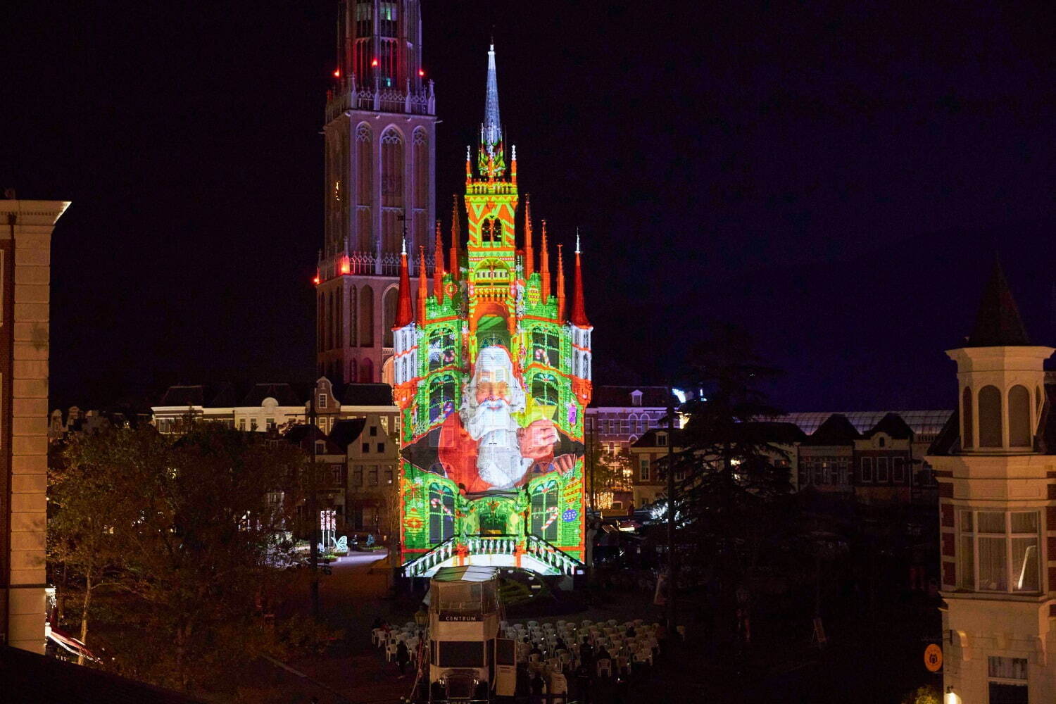 長崎・ハウステンボス「光の街のクリスマス」イルミネーション輝く”巨大メリーゴーランド”が出現｜写真8