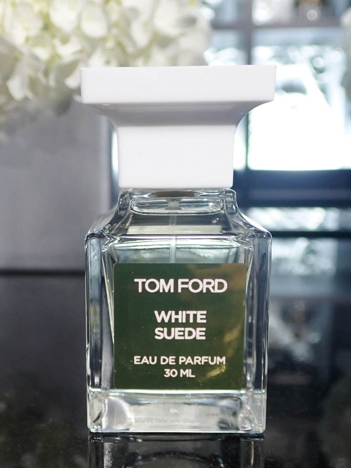 トム フォード ビューティ22年冬コスメ、人気香水「ホワイト