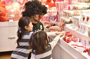 フライングタイガー がららぽーとtokyo Bayに新店舗 一足先に子供たちがショッピング体験 ファッションプレス