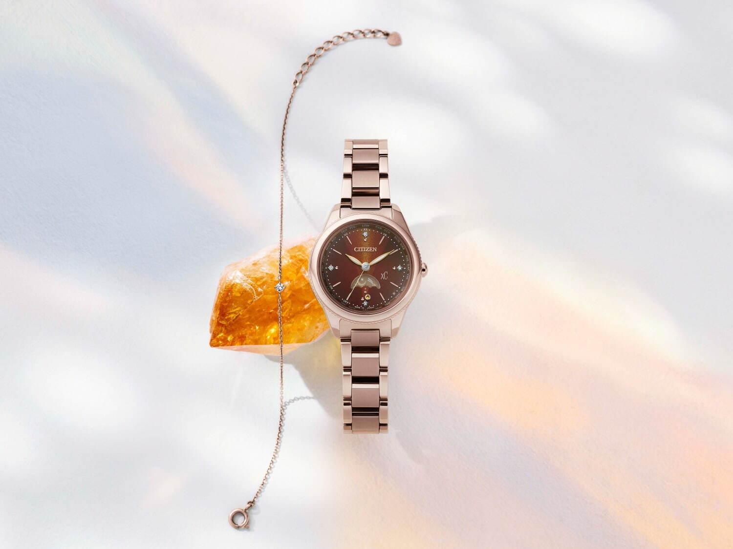 シチズン クロスシーの腕時計「daichi コレクション」“砂時計”テーマの 