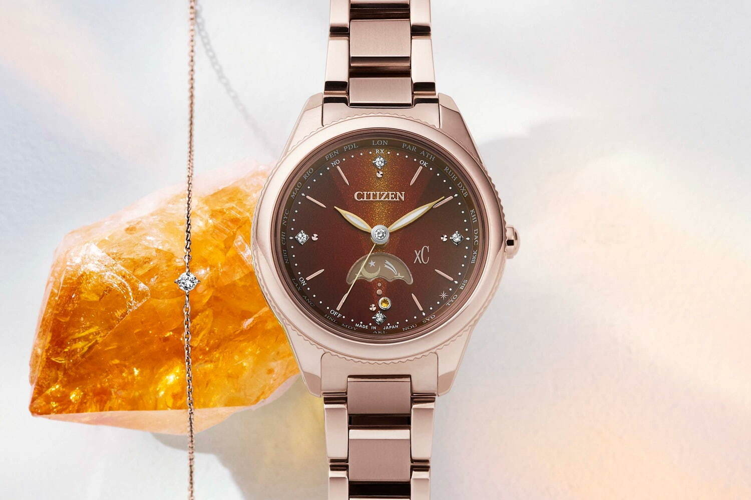 シチズン クロスシーの腕時計「daichi コレクション」“砂時計”テーマの 