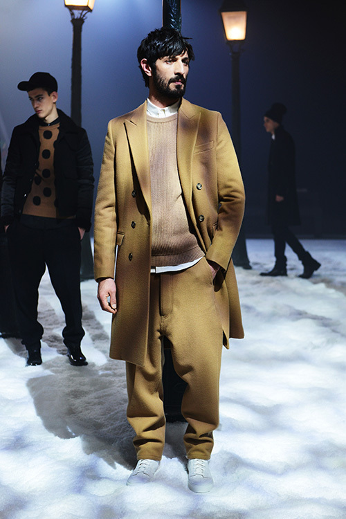 アミ アレクサンドル マテュッシ 14 15年秋冬コレクション パリにたたずむ男たち ファッションプレス