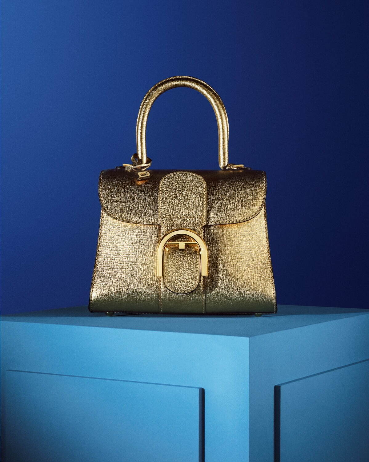 デルヴォー”色鮮やかクリスタル”の新作バッグ「ブリヨン」輝くゴールド 