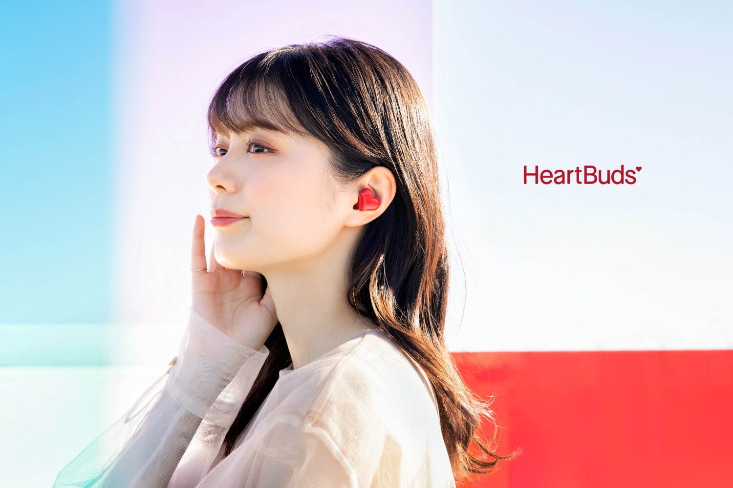 "ぷっくりハート型”ワイヤレスイヤホン「HeartBuds」淡いブルーの新色発売へ｜写真1