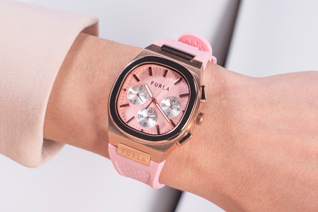 フルラ“パステルカラー”の新作腕時計、ロゴ入りシリコンベルトで