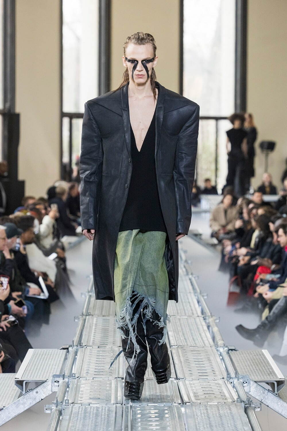 リック・オウエンス(Rick Owens) 2023-24年秋冬メンズコレクション  - 写真34