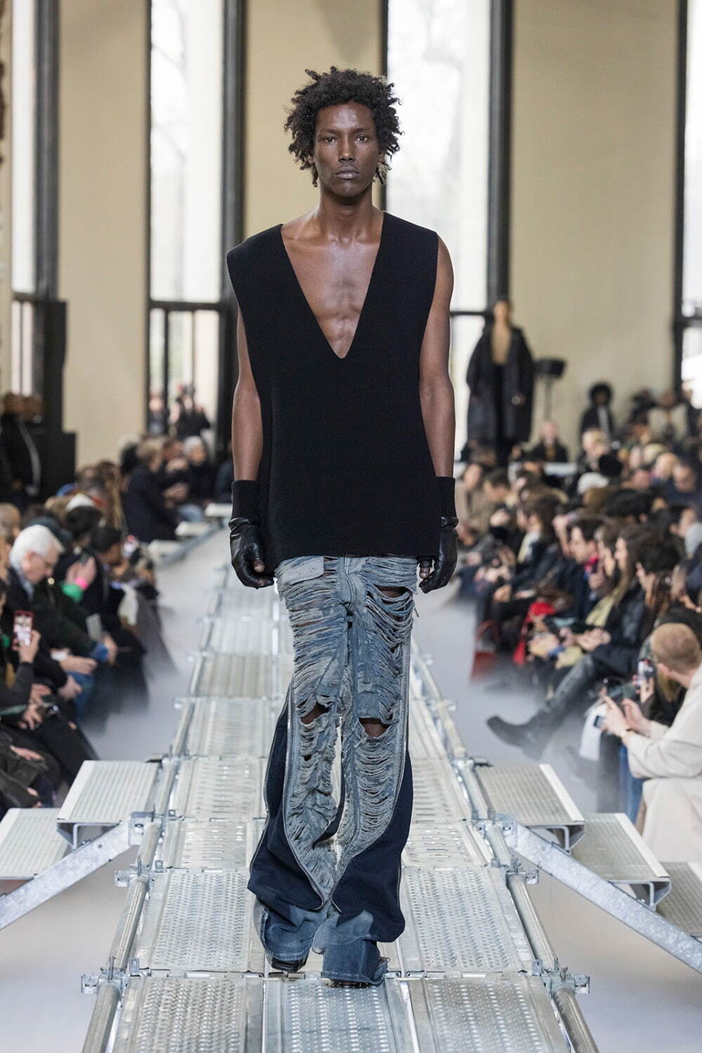 リック・オウエンス(Rick Owens) 2023-24年秋冬メンズコレクション  - 写真42